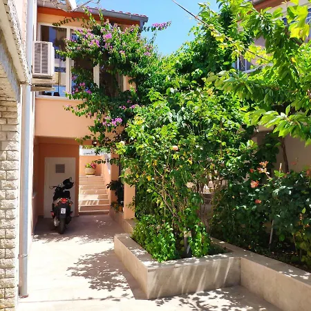 & Nora Appartement *